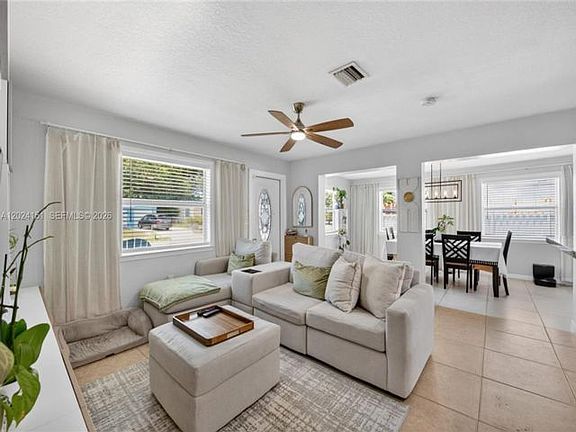 4th image of 4311 SW 24th St