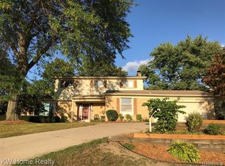30976 Perrys Xing, Farmington Hills, MI 48331