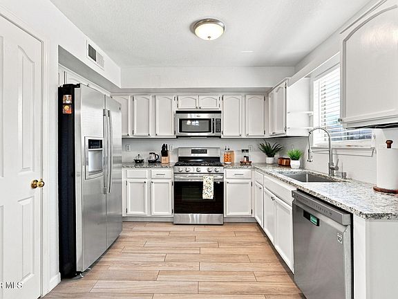 5th image of 14340 Island Point Dr