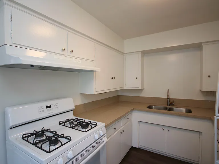 896 Magnolia Ave #4 — Photo 7