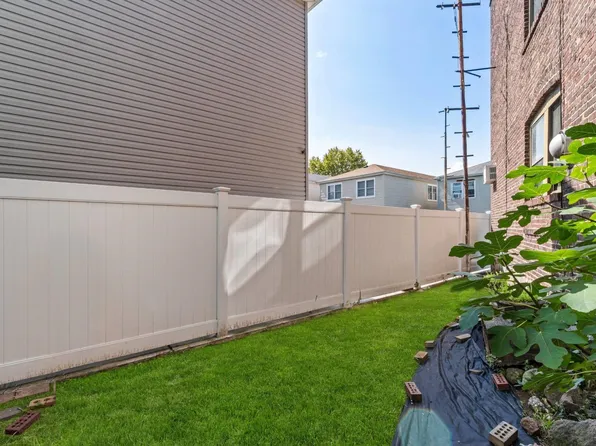 98 West 49th Street image 32 of 35