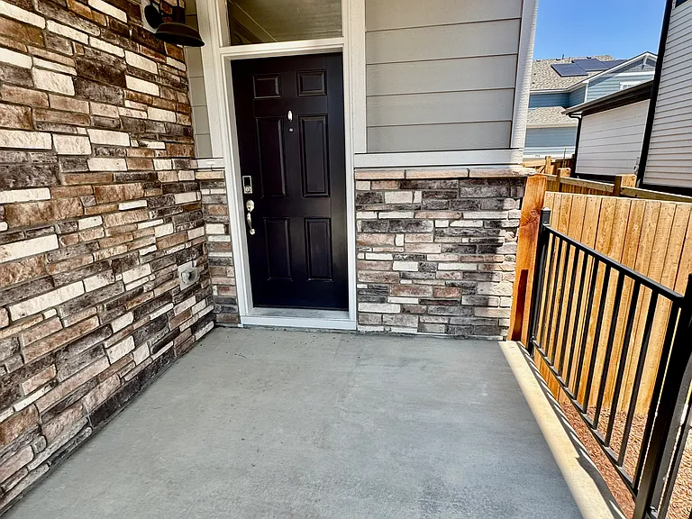 765 N Shawnee St — Photo 2