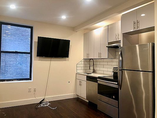3rd image of 643 W 171st St #6A