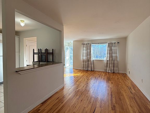 3rd image of 43 Poplar Ave Floor 1