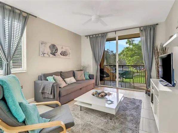 1200 Reserve Way APT 201, Naples, FL 34105