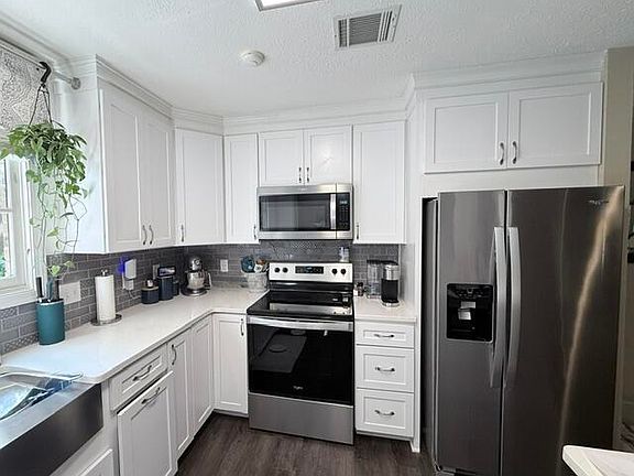 2nd image of 926 Stonebrook Dr