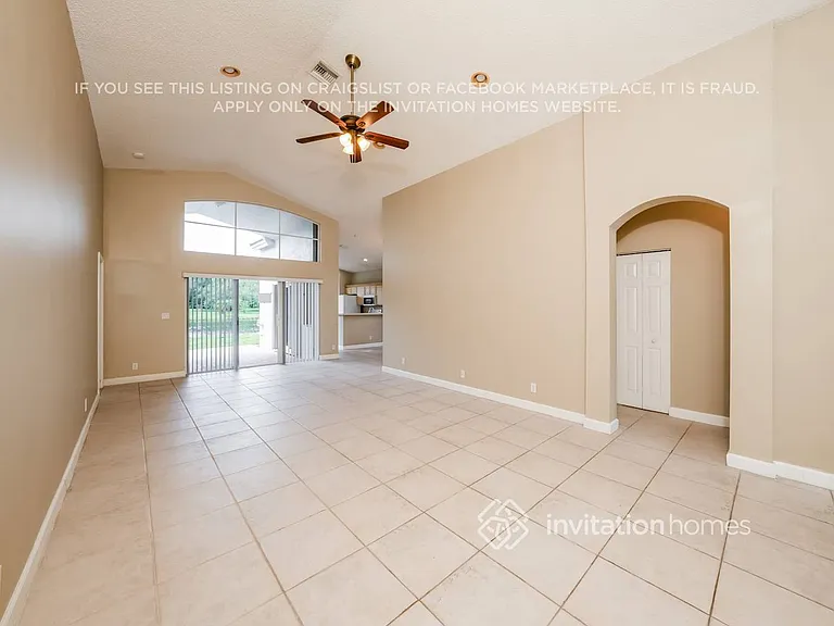 9496 Lago Dr — Photo 3