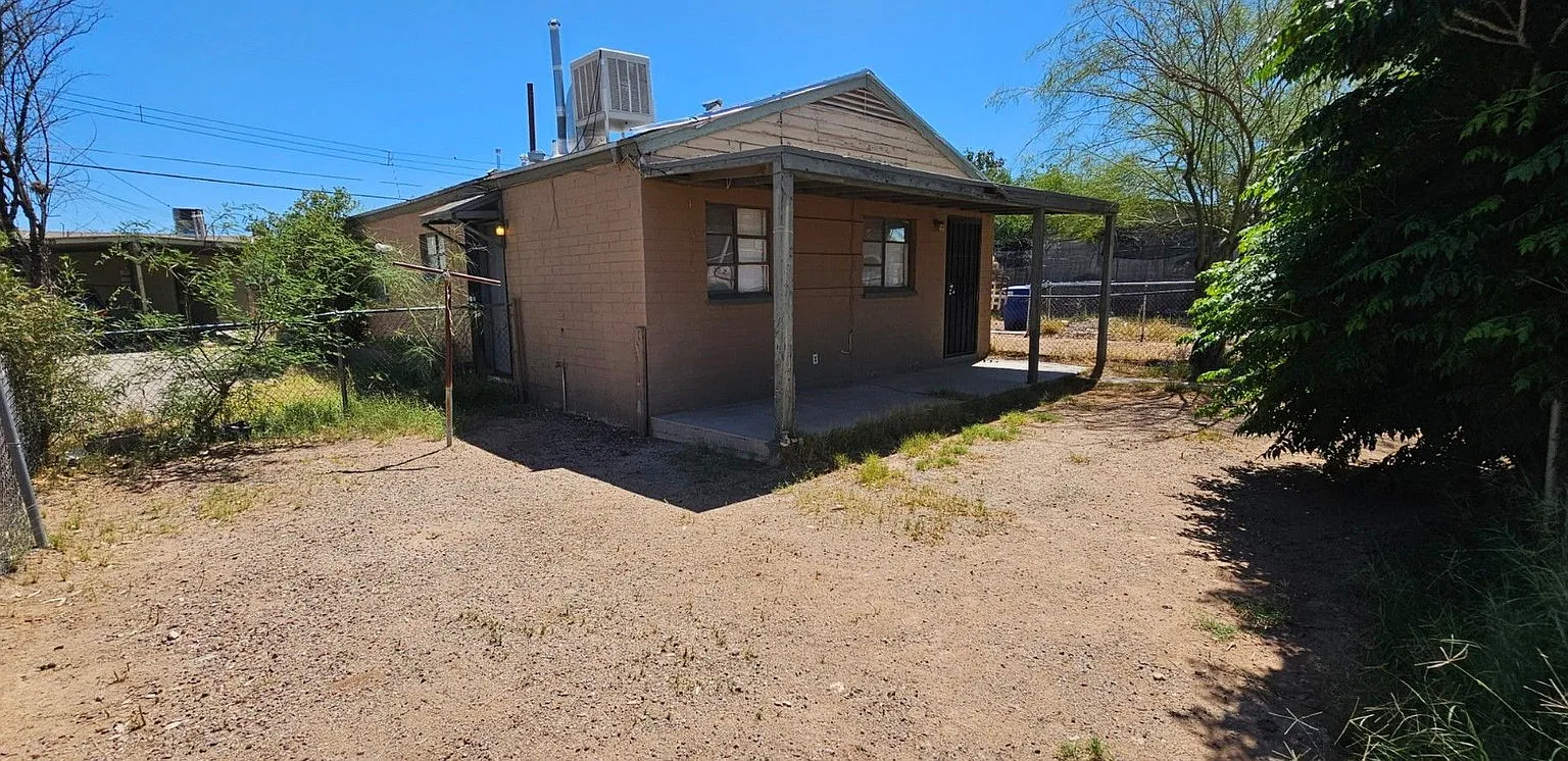 2 bed, 1.0 bath, 770 sqft, $1,025 — Photo 2