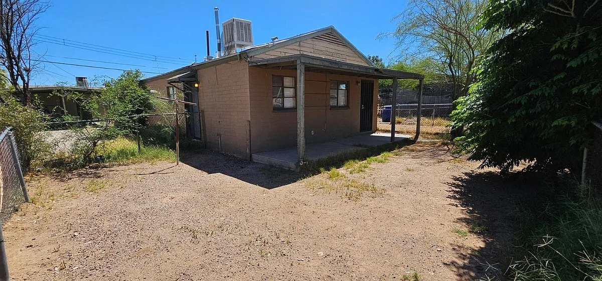Building Photo - 2733 S Sunland Vis