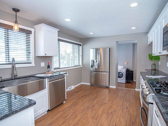 3rd image of 7624 N Hughes Dr