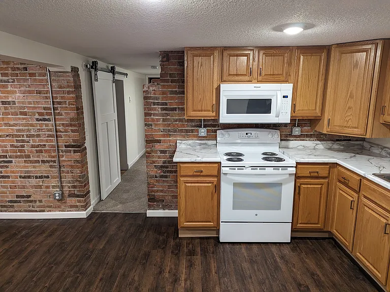 211 Oak St S #3 — Photo 15