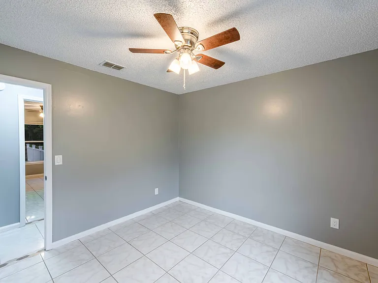 479 Charles Pinckney St — Photo 40
