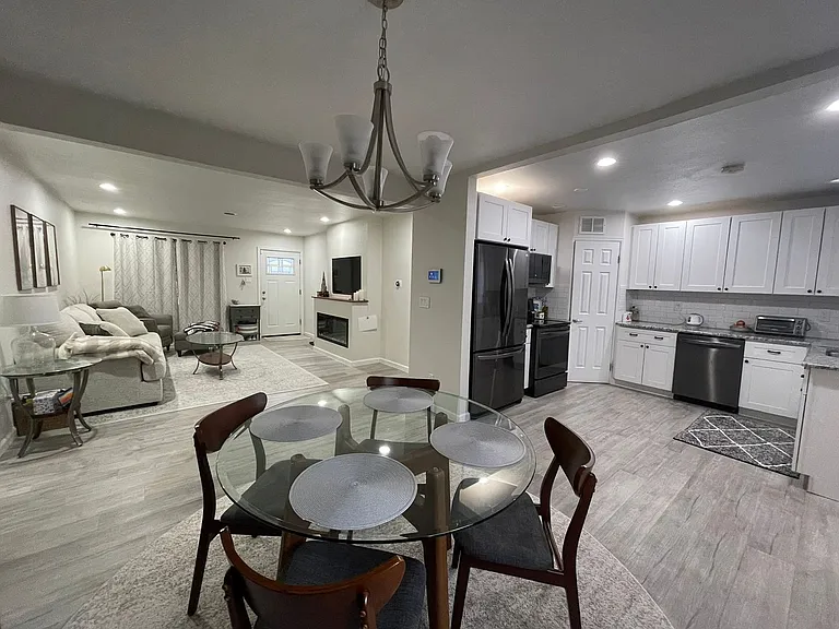 901 N Revere St — Photo 5