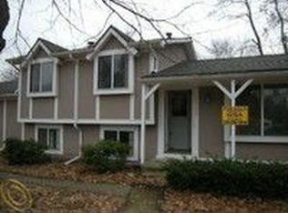 7723 Richardson Rd, West Bloomfield, MI 48323