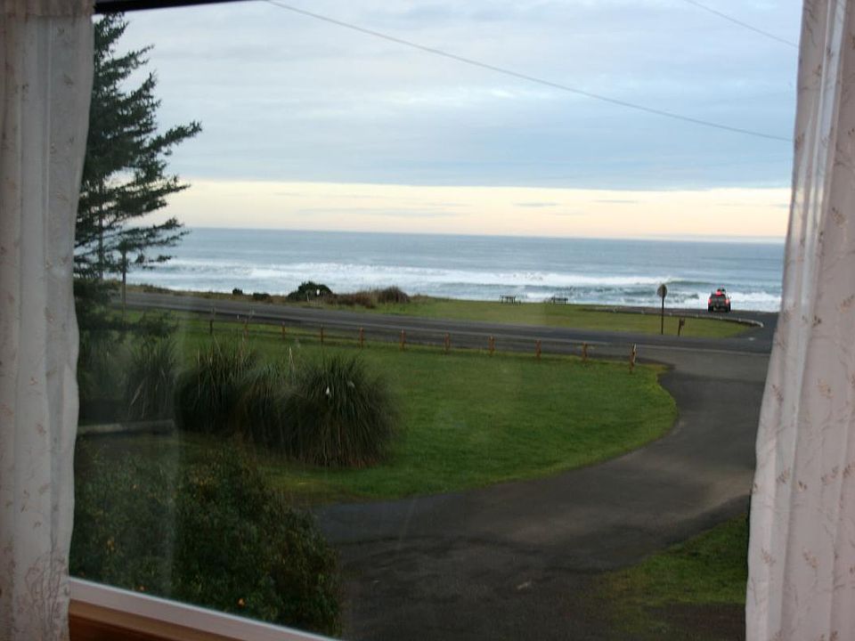 Ocean View - Living Room