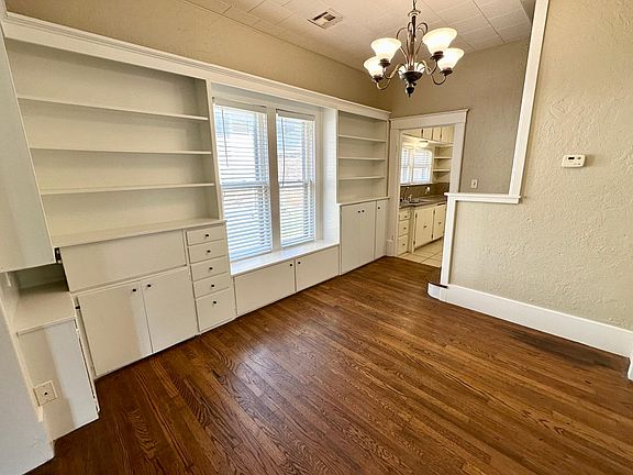 3rd image of 128 W Elm Ave