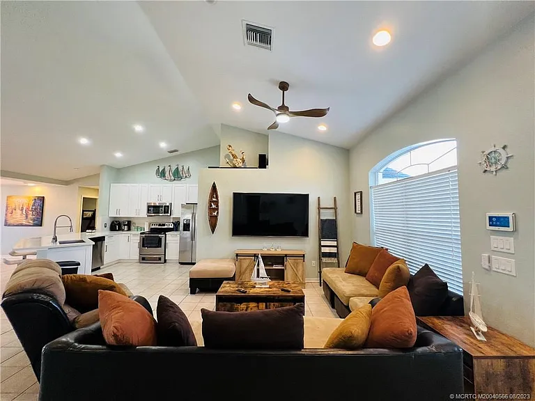 1309 Carlton Ct — Photo 6