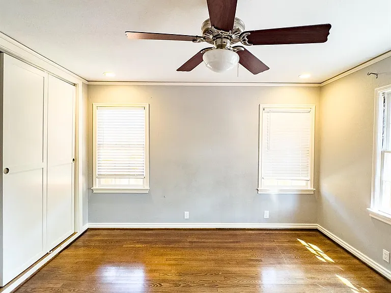2222 Carnes St — Photo 23