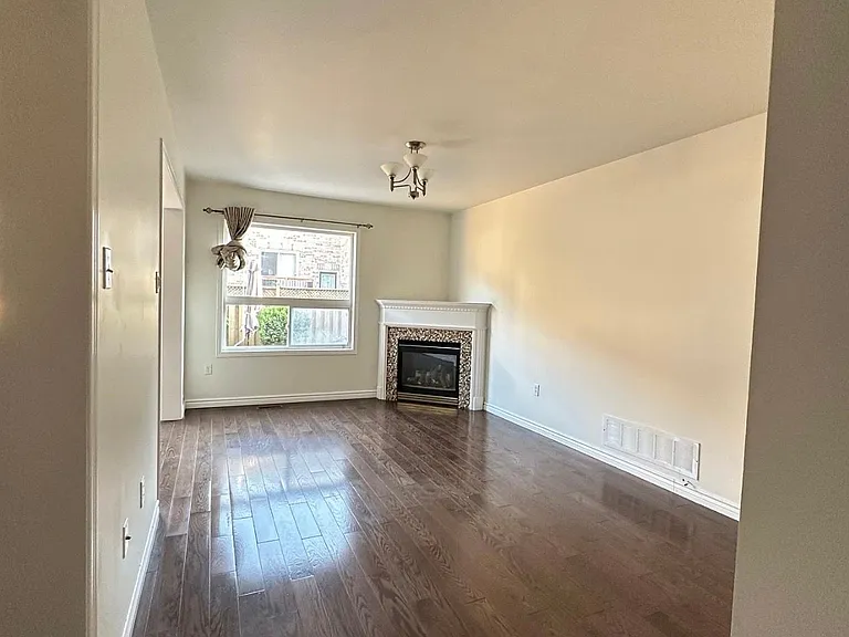 7 Bassett Ave — Photo 3