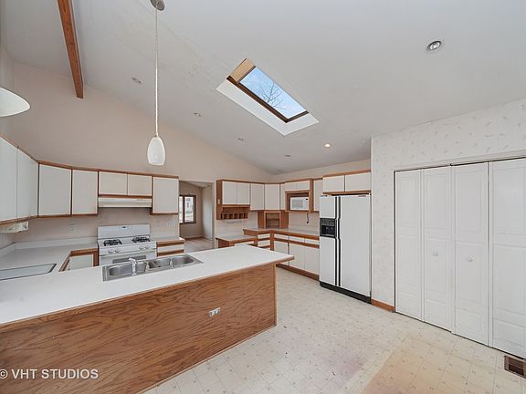 5th image of 1100 S Summit Ave