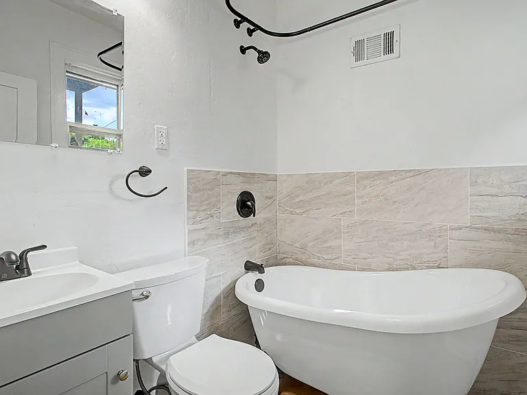 1426 Washington St NE #1 — Photo 13