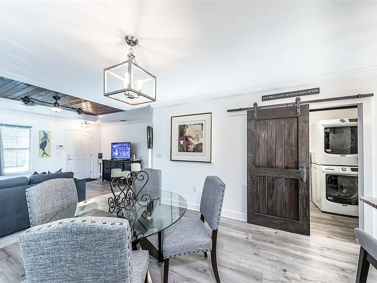 327 Harvey St — Photo 14