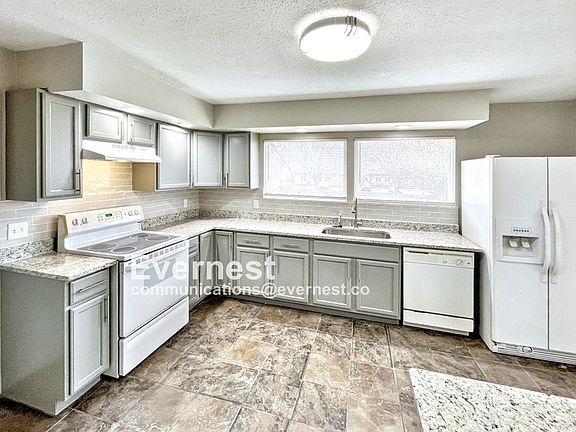 3rd image of 4905 Eastwood Dr