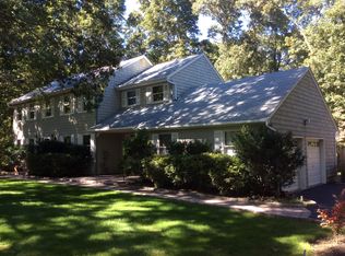 18 Phyllis Ct, Manorville, NY 11949