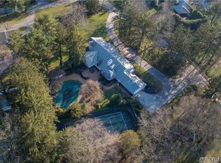 12 Meadow Rd, Old Westbury, NY 11568