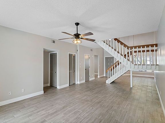 5th image of 153 Hunter Ct