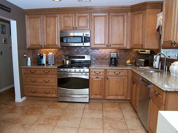 5th image of 304 N Titmus Dr