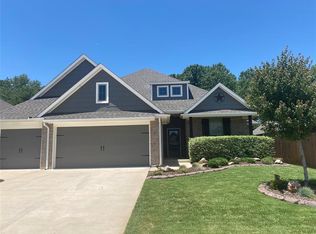 608 Side Track Rd, Yukon, OK 73099