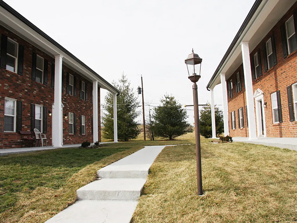 Cedarbrook Apartments — Photo 2