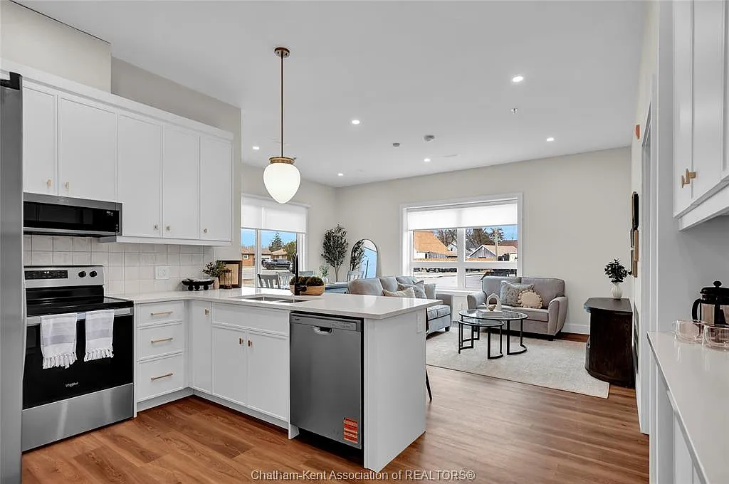 2 bed, $2,500 — Photo 2