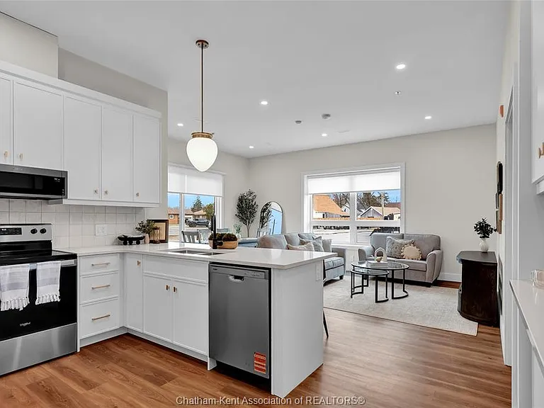 12 Mill St W #214 — Photo 3