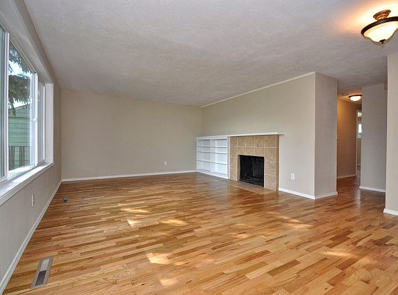4th image of 4403 Pacific St SW