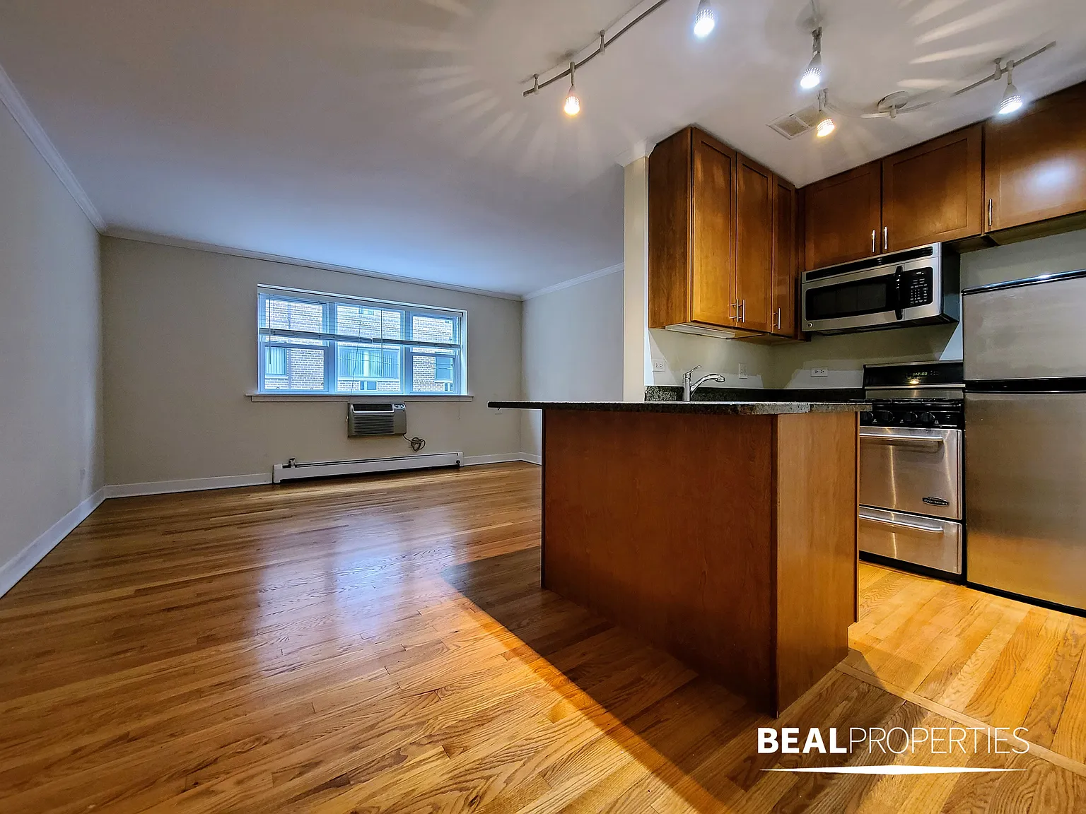 625 W Wrightwood — Photo 3
