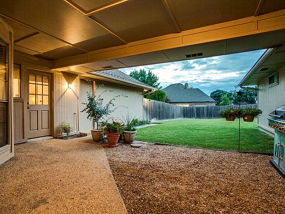 3rd image of 4009 Emerson Dr
