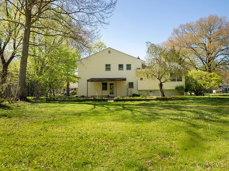 63 Shadow Ln — Photo 4