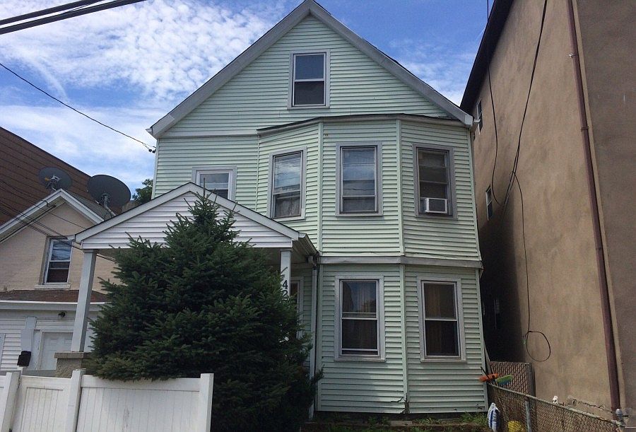 1st image of 423 River Dr