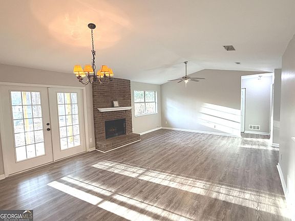2nd image of 303 Tamarac Trl