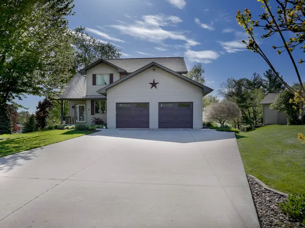 114 Rollin Dr, Lena, IL 61048