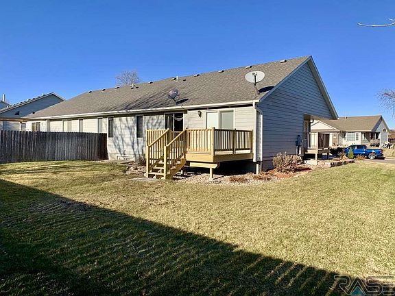 3rd image of 1403 E 61st St