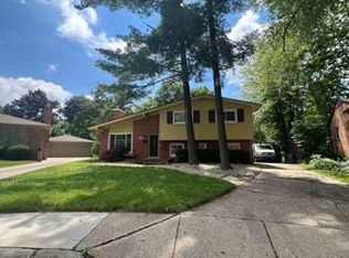 23994 Earl Ct, Farmington, MI 48335