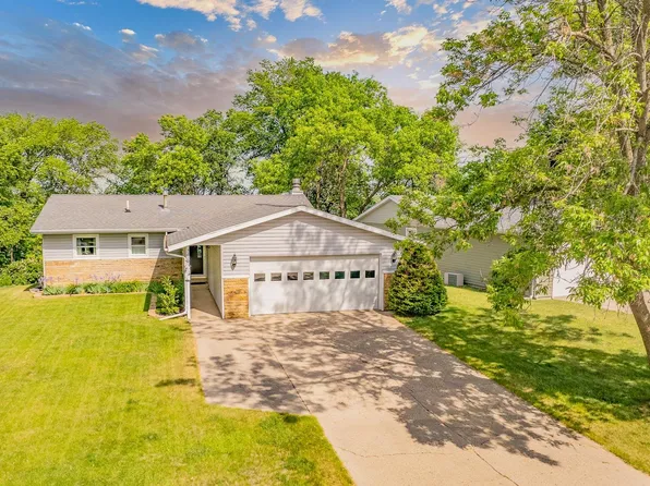 3210 Center Lake Dr, Spirit Lake, IA 51360