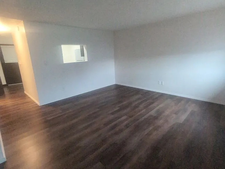 1221 SE Godsey Rd — Photo 3