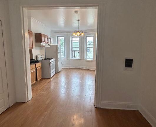 3rd image of 692 Summit Ave APT 2F