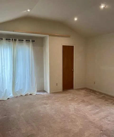 335 Live Oak Dr — Photo 9