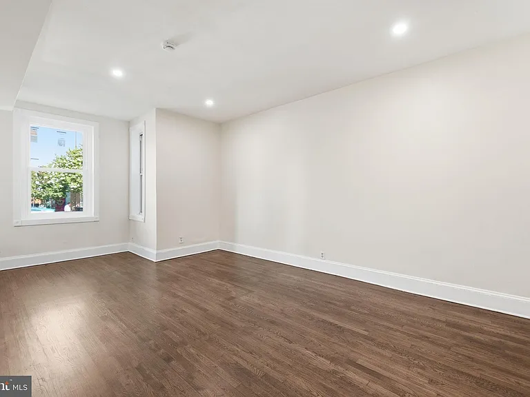 1038 6th St NE #101 — Photo 5