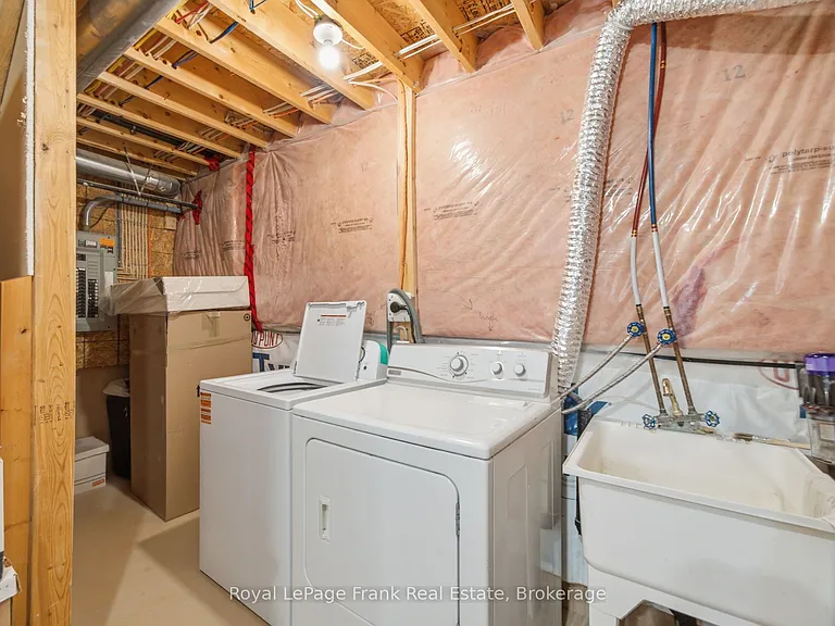 26 Fallingbrook Cres — Photo 27